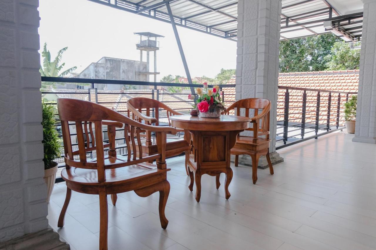 Oyo 1566 El Reyshi Family Residence Syariah Banyuwangi (East Java) Exterior foto